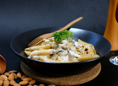 TSUKUBA PENNE ALFREDO 