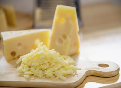 Mengenal Keju Emmental: Keju Khas Swiss dengan Cita Rasa yang Unik