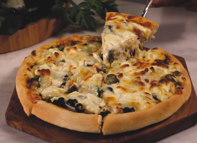 Cheesy Vegetable Pizza 