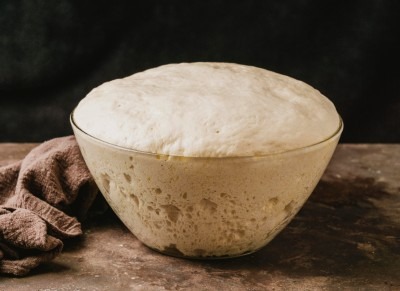 Perbedaan Ragi Komersial dan Ragi Alami dalam Pembuatan Roti: Mana yang Lebih Baik?