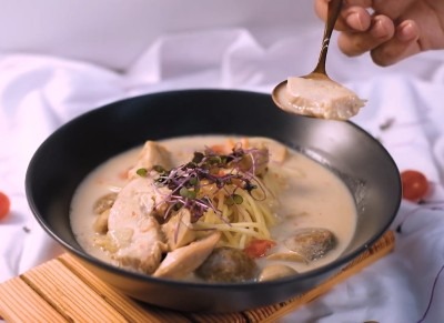 Tom-Kha Gai Oatly Noodle Soup