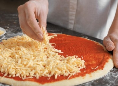 Jenis-jenis Keju yang yang Cocok untuk Topping Pizza